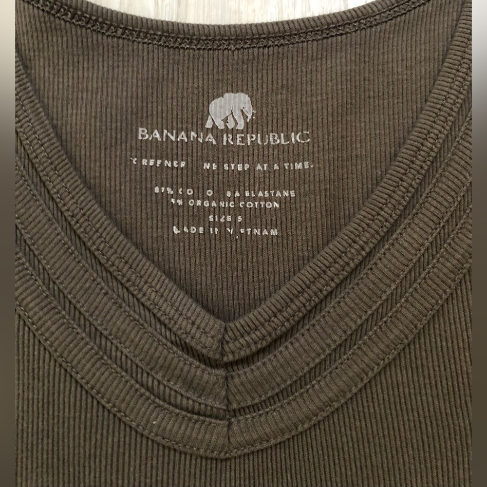 Banana Republic Rib V-Neck Soft Tank Top Cami - Picture 2 of 16